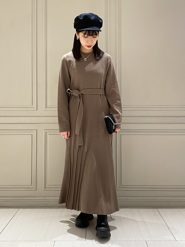 この服でしか感じられない高揚感」AKIRANAKA(アキラナカ)より2022AW