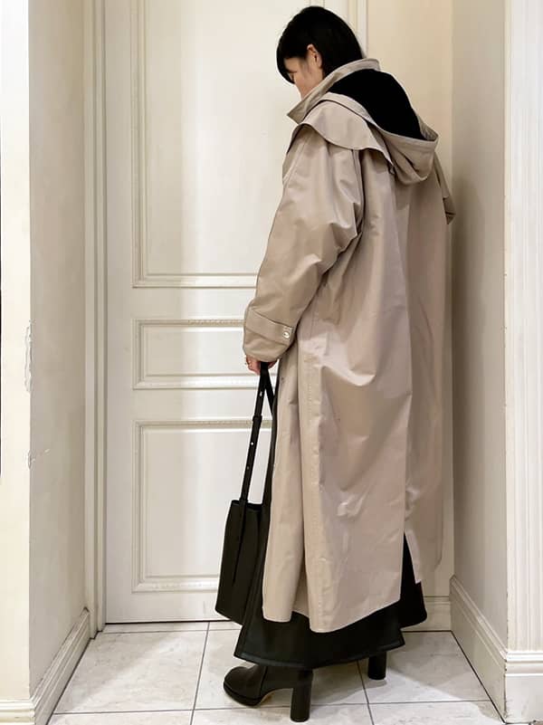 女性的なシルエットと強い佇まい PHOTOCOPIEU(フォトコピュー) 23AW 