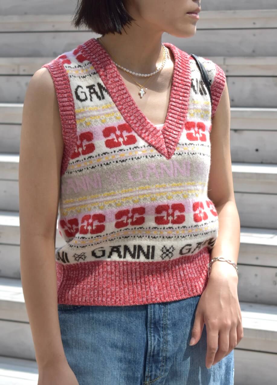 GANNI 尊 ロゴニットベスト