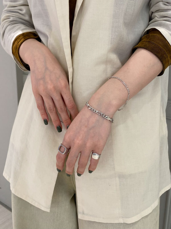 TOMWOOD(トムウッド) のリング、どの指につけたらいいの？センスのいい  