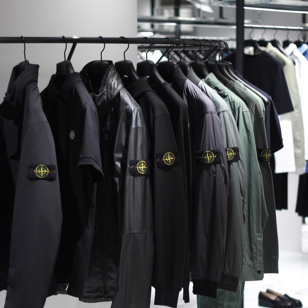 セール開催★Stone Island ストーンアイランド メンズ Ｔシャツ M プリント&刺繍 クリームベージュ スムースコットン素材 定価19000円 中古・古着通販STONE ISLAND (ストーンアイランド) Garment Dyed