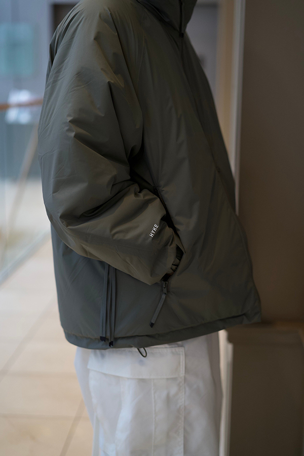 ささん HYKE エディション別注PERTEX PUFF JACKET Exclusive “PERTEX PUFF JACKET” Pre Order | トゥモローランド