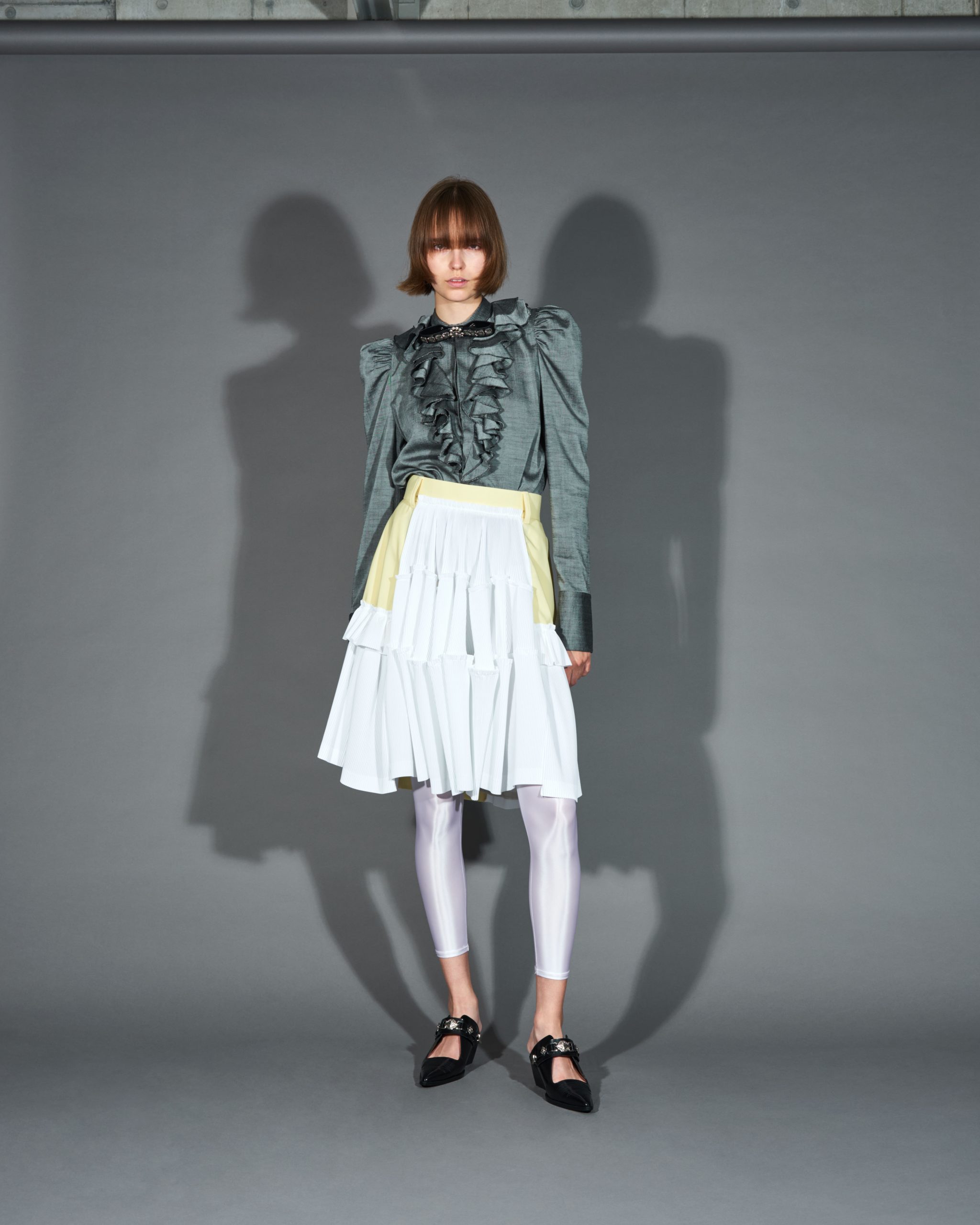 TOGA pulla シルバー光沢ミニスカート TOGA pulla シルバー光沢ミニスカート