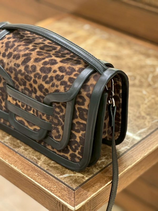 秋セール Pierre hardy レザーバッグ 定価10万程 ピエールアルディ vol.6｜普段はブラックバッグばかりだった私が、初めて柄物に挑戦した