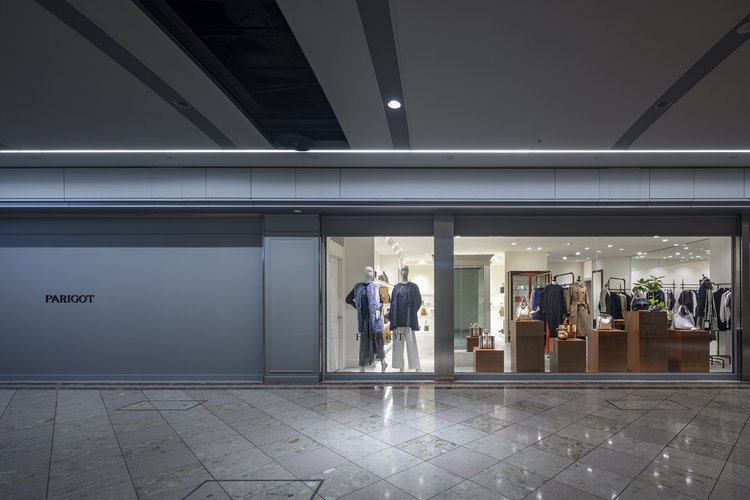PARIGOT岡山店の店頭ディスプレイ