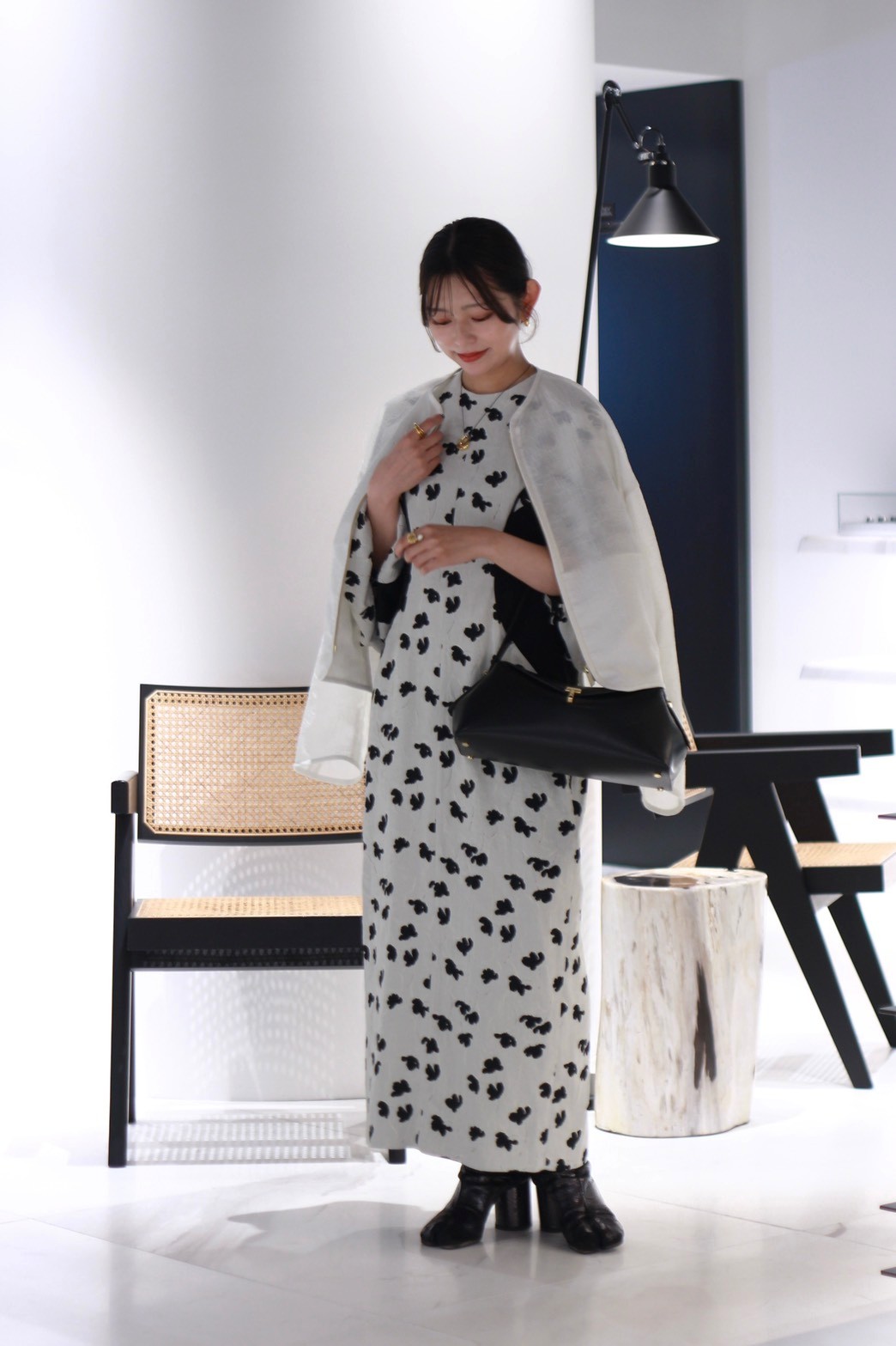 LOOK01